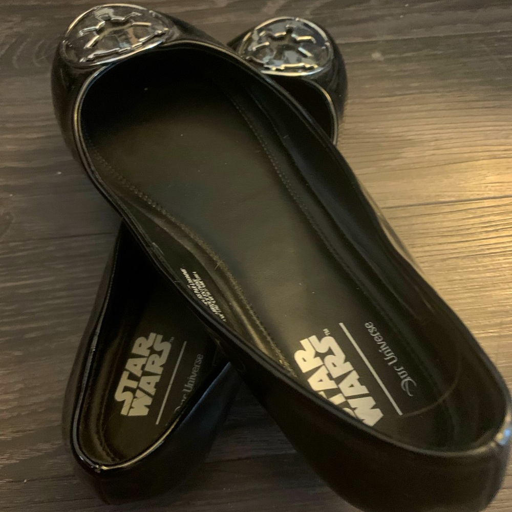 Hot Topic Star Wars themed flats limited edition size 7